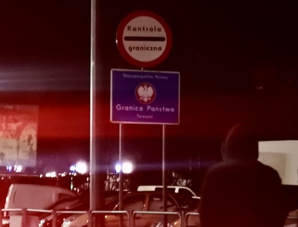 «Сейчас прайс за место — $500». Что происходит на границе накануне новогодних праздников