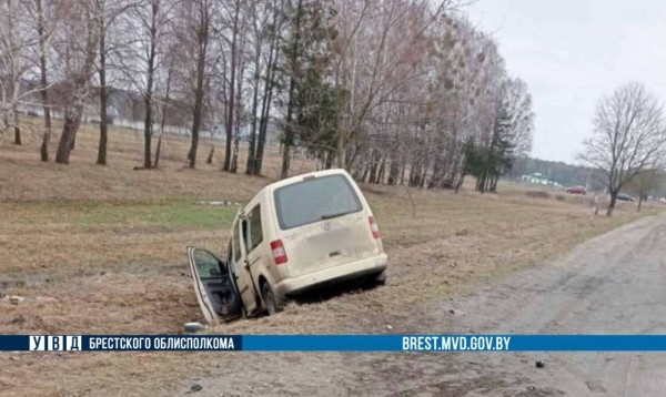 Водитель потерял сознание и выехал на полосу встречного движения. Подробности ДТП в Брестской области Водитель потерял сознание и выехал на полосу встречного движения. Подробности ДТП в Брестской области