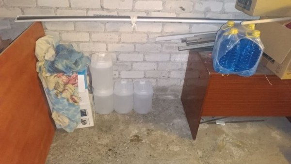 Бизнес-план провалился. У мужчины оперативники изъяли 155 л спирта Бизнес-план провалился. У мужчины оперативники изъяли 155 л спирта