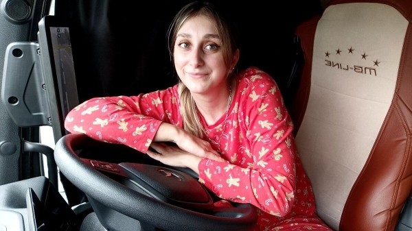 &laquo;Фермеры уничтожают груз и машины&raquo;. Дальнобойщица из Беларуси о последних событиях в Европе