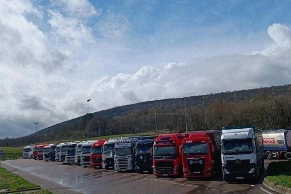 &laquo;Фермеры уничтожают груз и машины&raquo;. Дальнобойщица из Беларуси о последних событиях в Европе