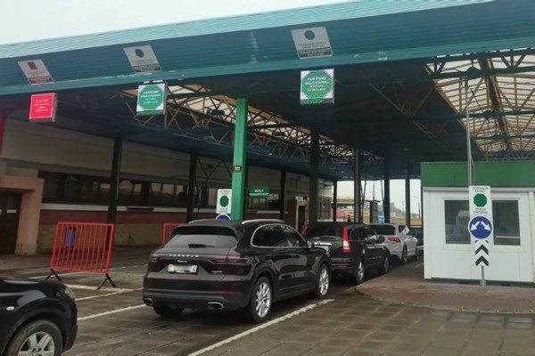 Электромобиль, льготная растаможка, гражданин России. В таможне напомнили, когда эта формула не работает Электромобиль, льготная растаможка, гражданин России. В таможне напомнили, когда эта формула не работает