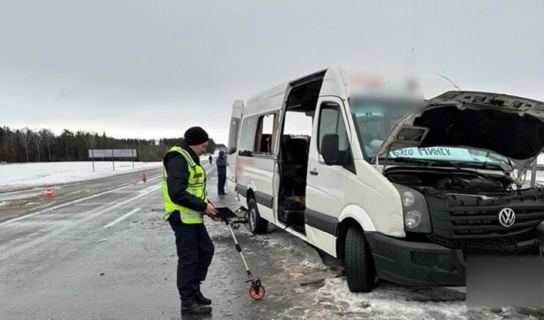 Маршрутка была на «лысой» резине. Подробности аварии в Березинском районе Маршрутка была на «лысой» резине. Подробности аварии в Березинском районе