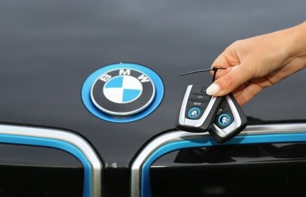 Удостоверение договора о покупке авто у нотариуса: сколько стоит и каковы основные нюансы Удостоверение договора о покупке авто у нотариуса: сколько стоит и каковы основные нюансы