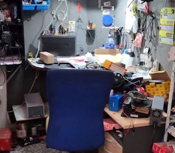 Белорусы в Испании организовали нелегальную автомастерскую. Туда пришла полиция Белорусы в Испании организовали нелегальную автомастерскую. Туда пришла полиция