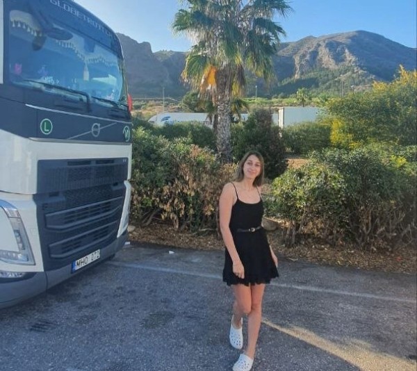 &laquo;Фермеры уничтожают груз и машины&raquo;. Дальнобойщица из Беларуси о последних событиях в Европе