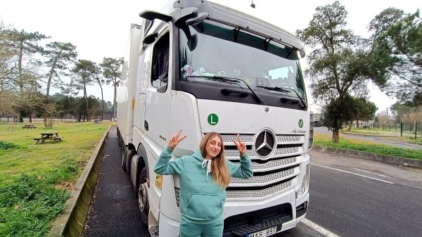 &laquo;Фермеры уничтожают груз и машины&raquo;. Дальнобойщица из Беларуси о последних событиях в Европе