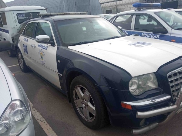 Chrysler 300C, служивший в МВД, продают в Беларуси. За сколько? Chrysler 300C, служивший в МВД, продают в Беларуси. За сколько?
