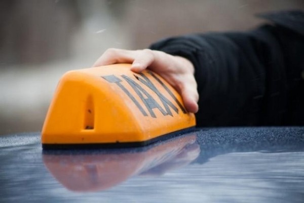 С таксиста работодатель потребовал деньги за разбитый автомобиль, а тот пожаловался в налоговую С таксиста работодатель потребовал деньги за разбитый автомобиль, а тот пожаловался в налоговую