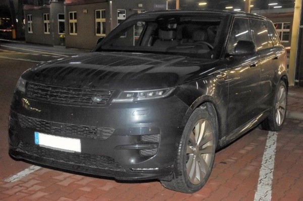 Range Rover стоимостью более $172 000 задержали в «Тересполе» при выезде в Беларусь Range Rover стоимостью более $172 000 задержали в «Тересполе» при выезде в Беларусь