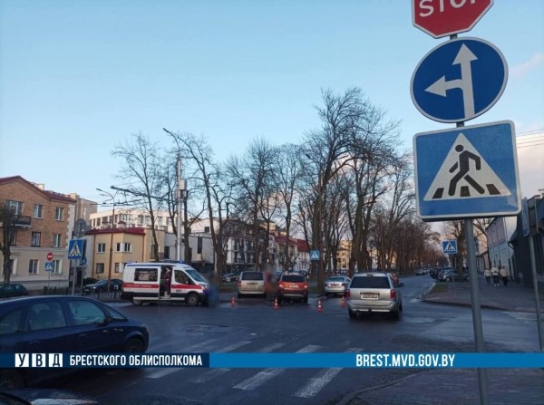 В Бресте произошло ДТП на перекрестке улиц Гоголя-Карла Маркса. Кто виноват? В Бресте произошло ДТП на перекрестке улиц Гоголя-Карла Маркса. Кто виноват?