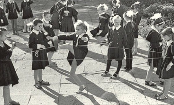 Детство без гаджетов: рассказываем о забытых играх советских дворов Детство без гаджетов: рассказываем о забытых играх советских дворов