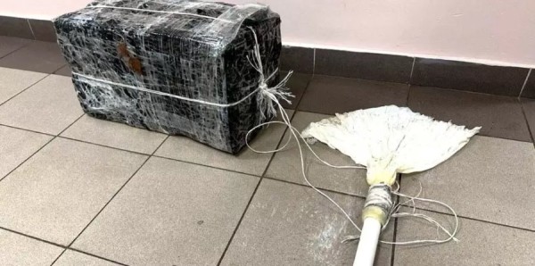 Контрабандисты отправили сигареты из Беларуси в Литву на воздушном шарике Контрабандисты отправили сигареты из Беларуси в Литву на воздушном шарике