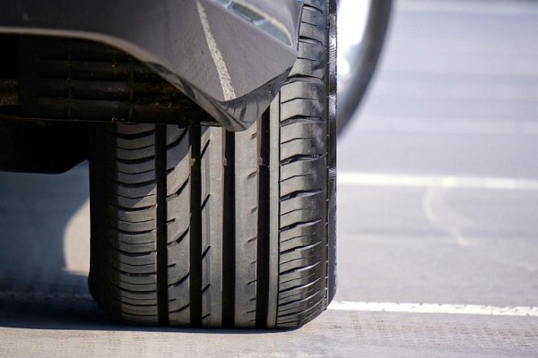 Водитель вез через границу одну б/у шину и оказался в суд. Что произошло?