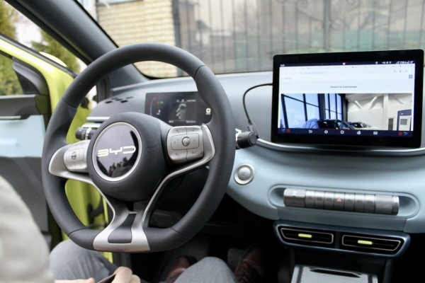 Брестский блогер Василий Пошелюк о BYD Seagull: &laquo;Больше 130 км/ч не едет. Зато может вскипятить чайник!&raquo;