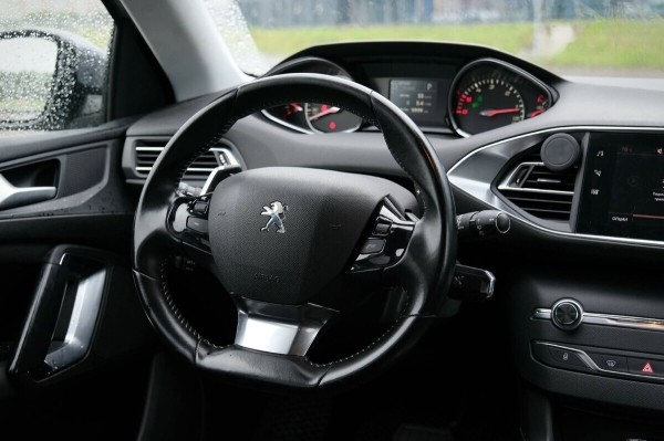 «А стоило ли обновлять автомобиль?». Белорус купил Peugeot 308 из Европы и обслужил по полной