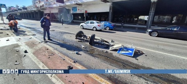 В Минске плохое самочувствие водителя привело к ДТП. Опубликовано видео