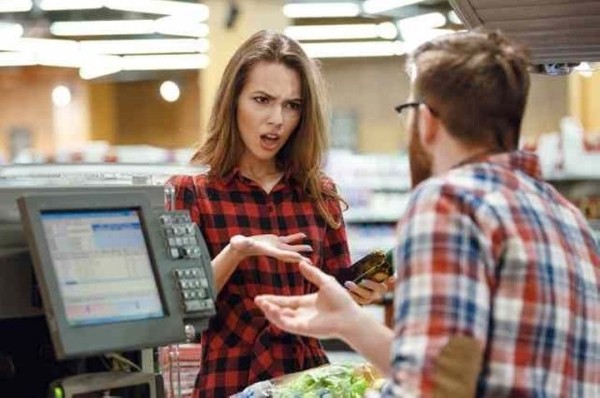 На что имеет, а на что не имеет права покупатель в торговом объекте? Разбираемся в типовых жизненных ситуациях На что имеет, а на что не имеет права покупатель в торговом объекте? Разбираемся в типовых жизненных ситуациях