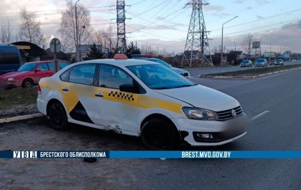 В Бресте 21-летний водитель такси попал в ДТП. Подробности В Бресте 21-летний водитель такси попал в ДТП. Подробности