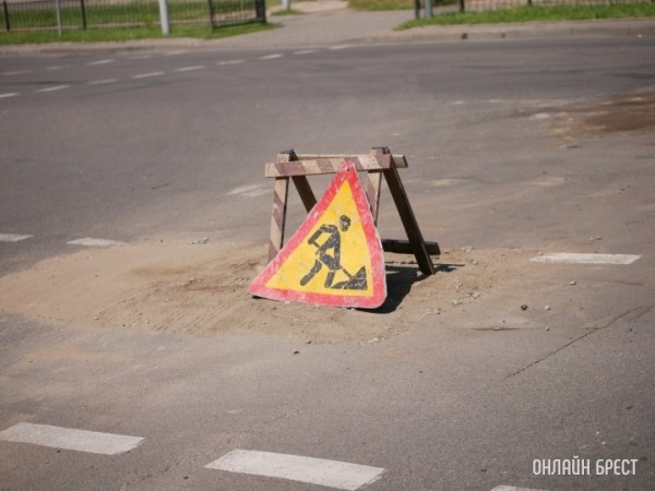 Лукашенко поставил задачу к 9 мая восстановить дороги в стране