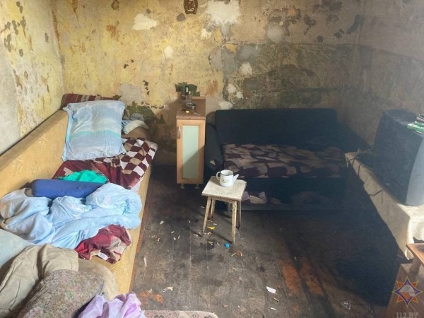 Работники МЧС спасли женщину на пожаре в Бресте Работники МЧС спасли женщину на пожаре в Бресте