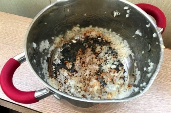 Белорусам напомнили, как утилизировать старые кастрюли и сковородки Белорусам напомнили, как утилизировать старые кастрюли и сковородки