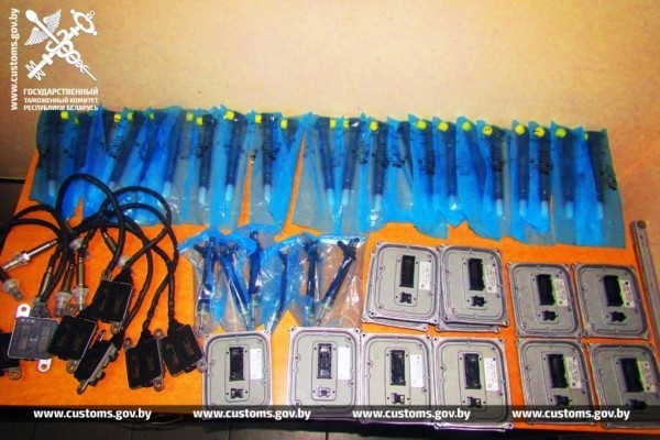 Женщина скрыла от таможенников запчасти на 52 тысячи рублей. Случай на границе в Бресте Женщина скрыла от таможенников запчасти на 52 тысячи рублей. Случай на границе в Бресте