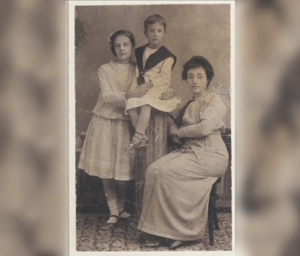 «Мы жили в крепости – во флигелях». Воспоминания о довоенном Брест-Литовске «Мы жили в крепости – во флигелях». Воспоминания о довоенном Брест-Литовске