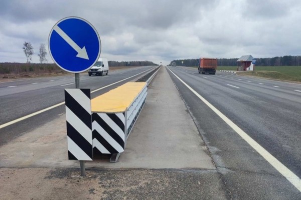 На М6 установили новые ограждения. Говорят, они безопасны даже при ударах на высоких скоростях На М6 установили новые ограждения. Говорят, они безопасны даже при ударах на высоких скоростях