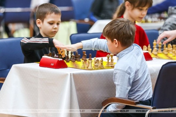 В Бресте проходит финал областных соревнований среди детей и подростков по шахматам «Белая ладья» В Бресте проходит финал областных соревнований среди детей и подростков по шахматам «Белая ладья»