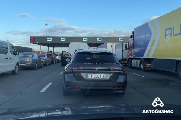 Новые подробности о запрете вывоза авто через Литву: некоторые авто все же пропускают Новые подробности о запрете вывоза авто через Литву: некоторые авто все же пропускают