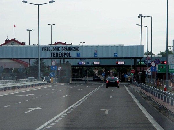 Латвия и Польша не пропускают в Беларусь дорогие авто на транзитных номерах Латвия и Польша не пропускают в Беларусь дорогие авто на транзитных номерах