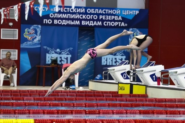 С прицелом на Олимпиаду. Белорусские пловцы в Бресте готовятся к чемпионату страны С прицелом на Олимпиаду. Белорусские пловцы в Бресте готовятся к чемпионату страны