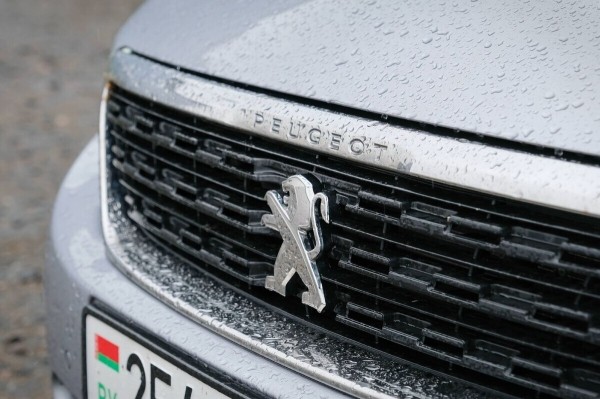 «А стоило ли обновлять автомобиль?». Белорус купил Peugeot 308 из Европы и обслужил по полной