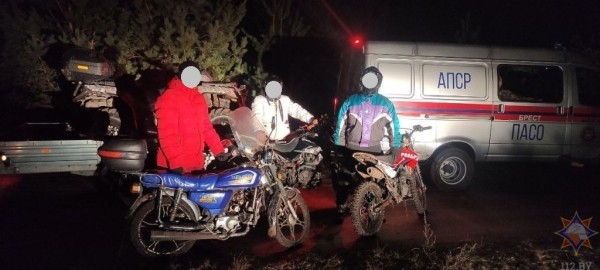 В лесу под Брестом заблудились мотоциклисты В лесу под Брестом заблудились мотоциклисты