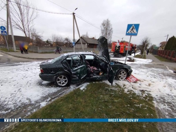 В Малорите загорелся автомобиль BMW В Малорите загорелся автомобиль BMW