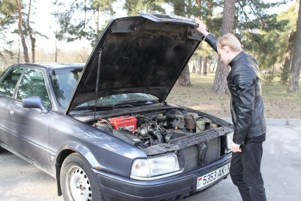 19-летний студент за год проехал более 40 000 км на отцовской Audi 80. А затем купил себе такую же! 19-летний студент за год проехал более 40 000 км на отцовской Audi 80. А затем купил себе такую же!