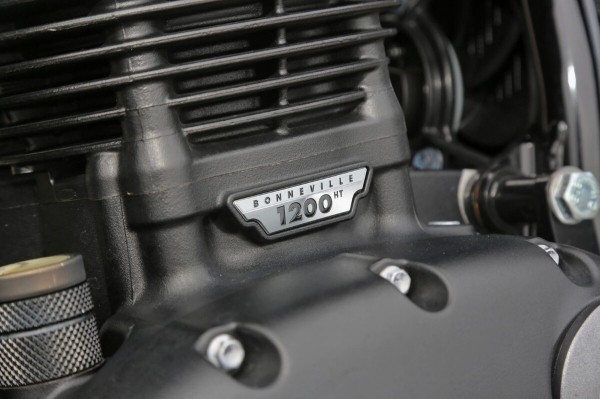 «В замок зажигания впихнули ключ от шкафа». Белорус про Triumph Bonneville Bobber из Америки «В замок зажигания впихнули ключ от шкафа». Белорус про Triumph Bonneville Bobber из Америки