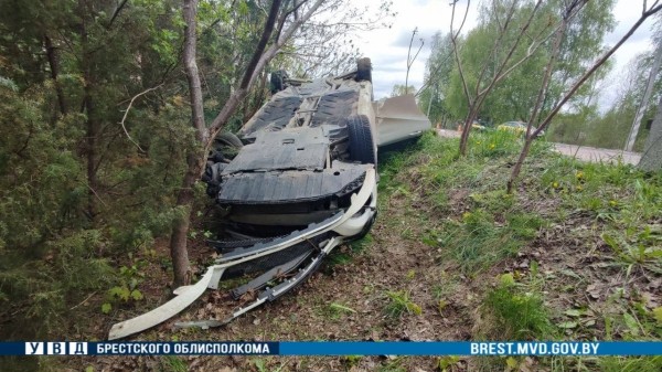 В Бресте перевернулся Mercedes. Подробности ДТП В Бресте перевернулся Mercedes. Подробности ДТП