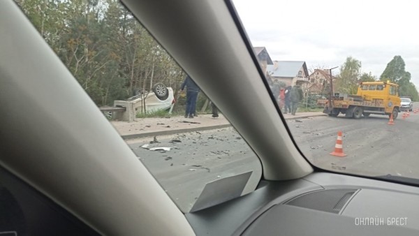 В Бресте перевернулся Mercedes. Подробности ДТП В Бресте перевернулся Mercedes. Подробности ДТП