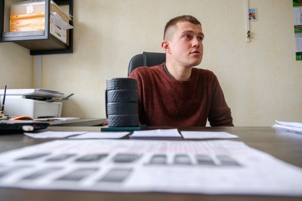 Белорус в агрогородке продаёт шины для грузовиков — прибыльно? Белорус в агрогородке продаёт шины для грузовиков — прибыльно?