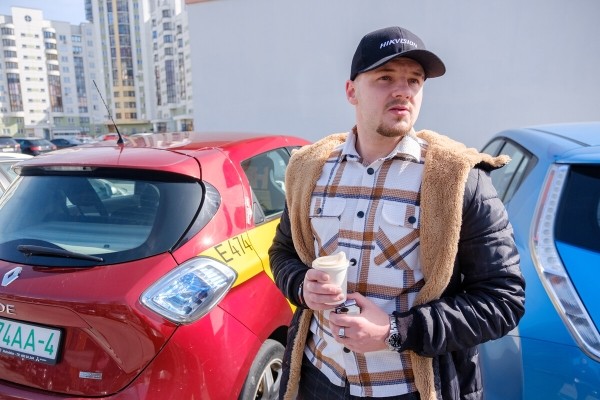 «С одного такси можно заработать 8 000 рублей». Владельцы Renault Zoe рассказали о выгоде «электричек» «С одного такси можно заработать 8 000 рублей». Владельцы Renault Zoe рассказали о выгоде «электричек»