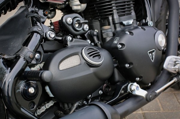 «В замок зажигания впихнули ключ от шкафа». Белорус про Triumph Bonneville Bobber из Америки «В замок зажигания впихнули ключ от шкафа». Белорус про Triumph Bonneville Bobber из Америки