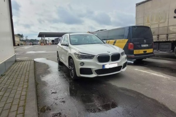Таможня Литвы изъяла автомобиль BMW стоимостью более €26 000, предназначенный для продажи в Беларуси Таможня Литвы изъяла автомобиль BMW стоимостью более €26 000, предназначенный для продажи в Беларуси