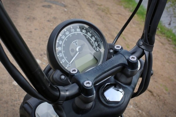 «В замок зажигания впихнули ключ от шкафа». Белорус про Triumph Bonneville Bobber из Америки «В замок зажигания впихнули ключ от шкафа». Белорус про Triumph Bonneville Bobber из Америки