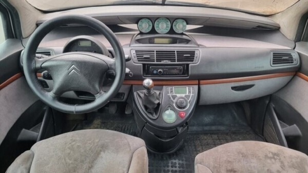 «Отъехал 100 км, а потом из-под капота как бабахнет!» Белорус купил Citroen C8, но до дома так и не добрался «Отъехал 100 км, а потом из-под капота как бабахнет!» Белорус купил Citroen C8, но до дома так и не добрался