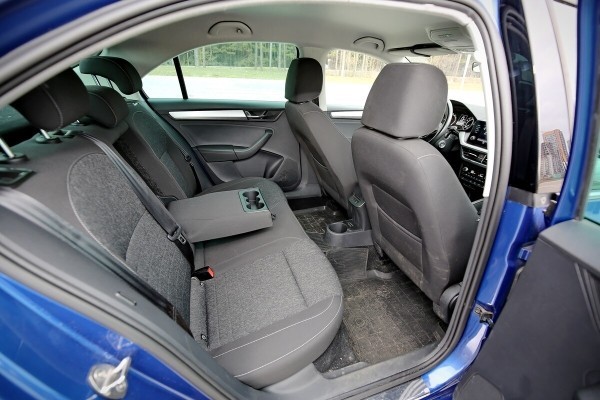 «За эти деньги не продашь!» Сколько за Skoda Rapid 2020 г. в. предложили перекупы и сколько — дилеры?