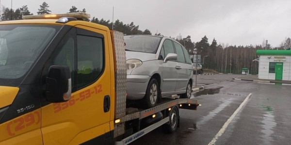 «Отъехал 100 км, а потом из-под капота как бабахнет!» Белорус купил Citroen C8, но до дома так и не добрался «Отъехал 100 км, а потом из-под капота как бабахнет!» Белорус купил Citroen C8, но до дома так и не добрался