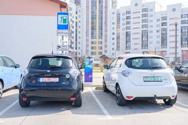 «С одного такси можно заработать 8 000 рублей». Владельцы Renault Zoe рассказали о выгоде «электричек» «С одного такси можно заработать 8 000 рублей». Владельцы Renault Zoe рассказали о выгоде «электричек»