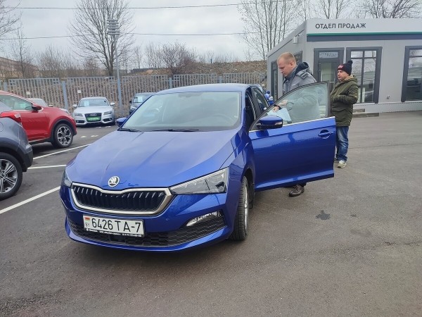 «За эти деньги не продашь!» Сколько за Skoda Rapid 2020 г. в. предложили перекупы и сколько — дилеры?